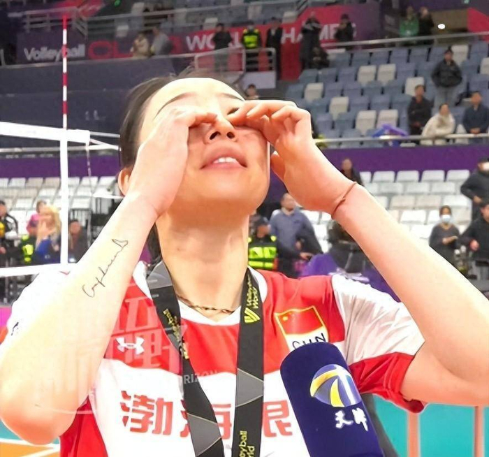姚迪大哭 是卖惨挟舆论逼蔡斌 还是真心实意想回国家队