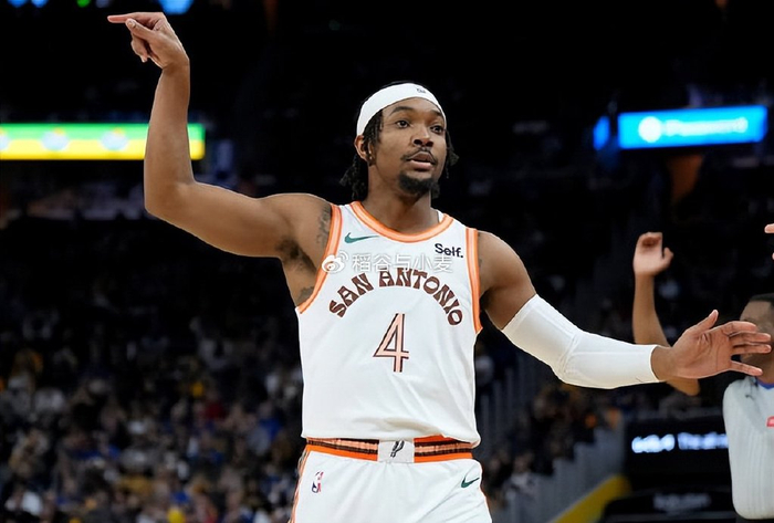 本场比赛中,马刺的替补后场球员德文特-格雷厄姆(devonte graham)