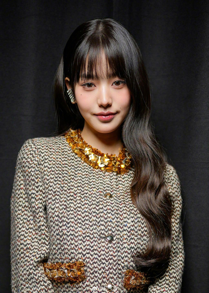 女团ive成员受邀出席miu miu大秀