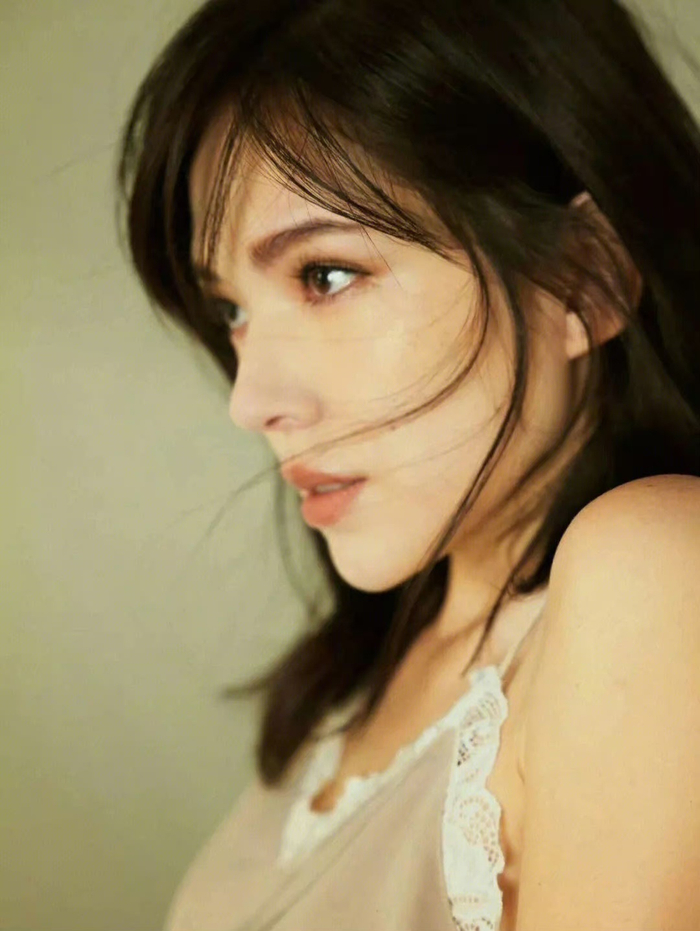 好看的侧颜许玮甯