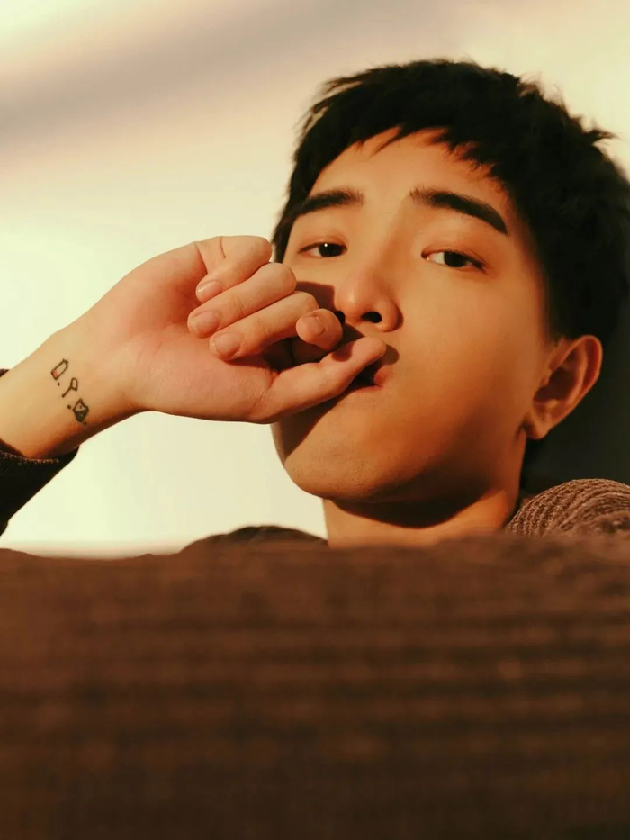 沈以诚:人人都温和笑嘻嘻,是不会百花齐放的 麻乐音乐专访|集市|音乐