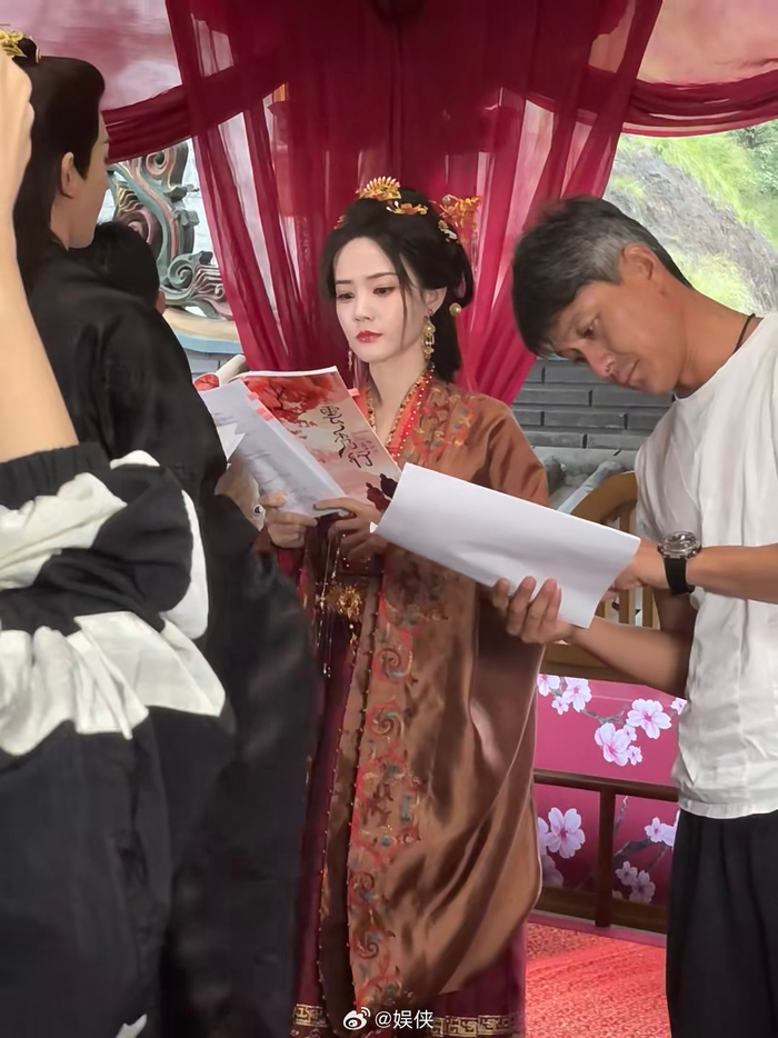 邓为在李一桐面前模仿高启盛摇头……|李一桐_新浪新闻