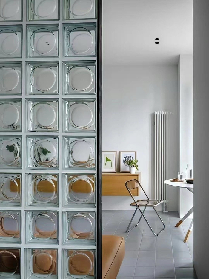 几位读者家玻璃砖隔断许多年前玻璃砖曾经很普遍