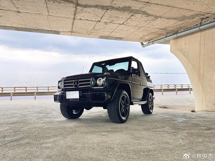 还是一台少有的双门敞篷版大g