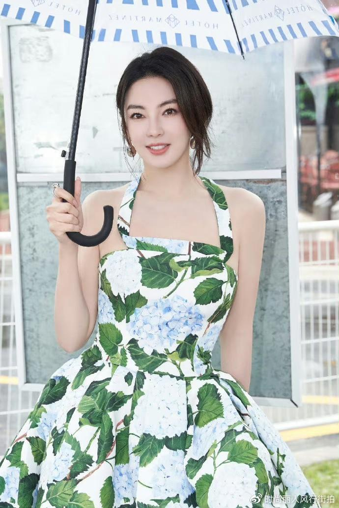 张雨绮在戛纳的这身造型被“封神”!穿印花好清新,彻底美到大家|戛纳|张雨绮|封神