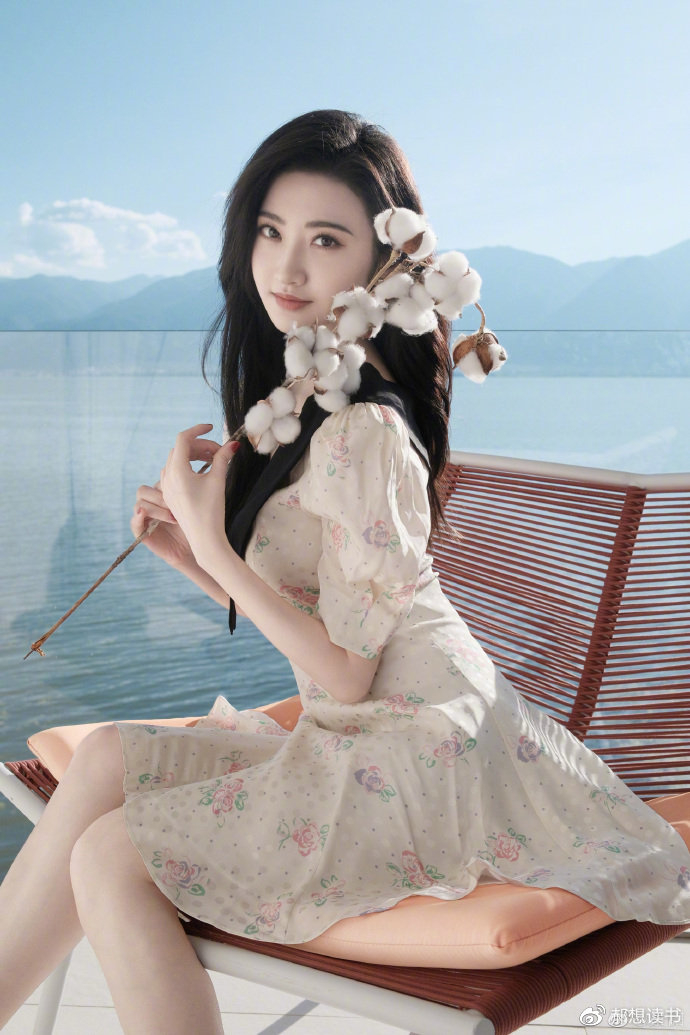 景甜罕见晒自拍照,皮肤白皙有弹性,终于从张继科风波里走出来了