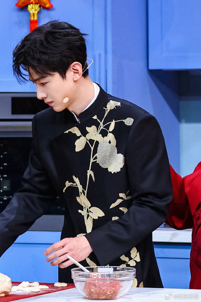 白敬亭新中式西服这个造型帅得有点超了