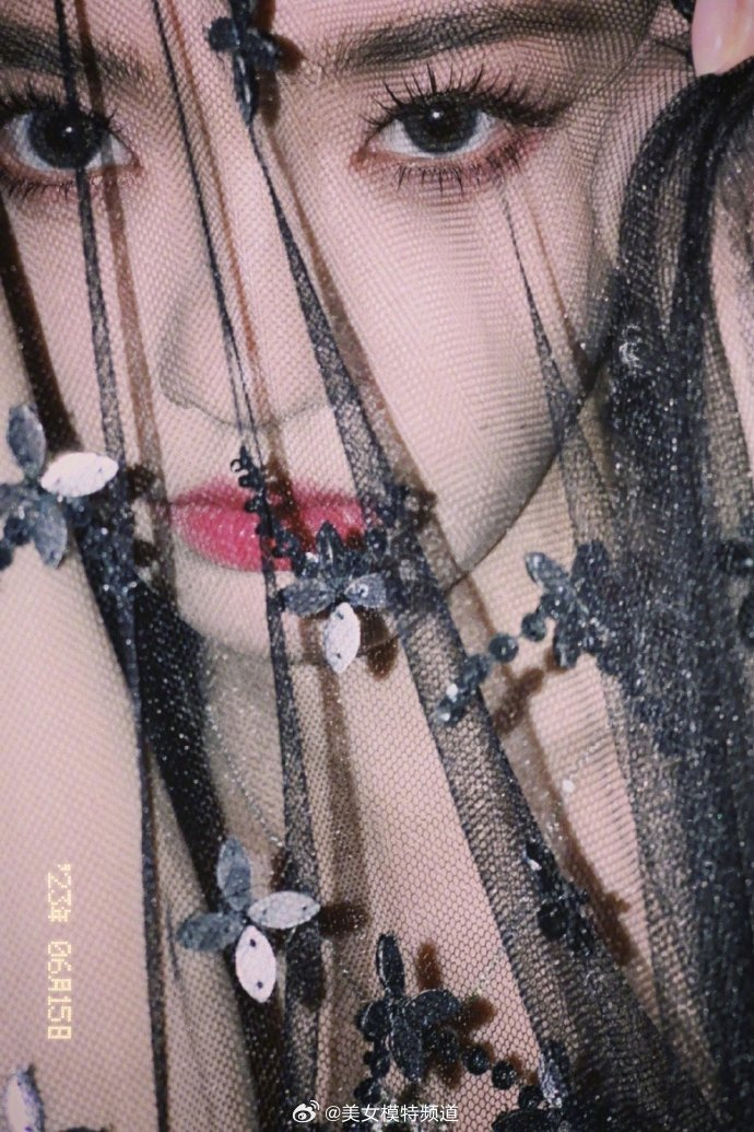 林允复古黑纱大片双眸动人眼神冷峻清冷氛围感十足