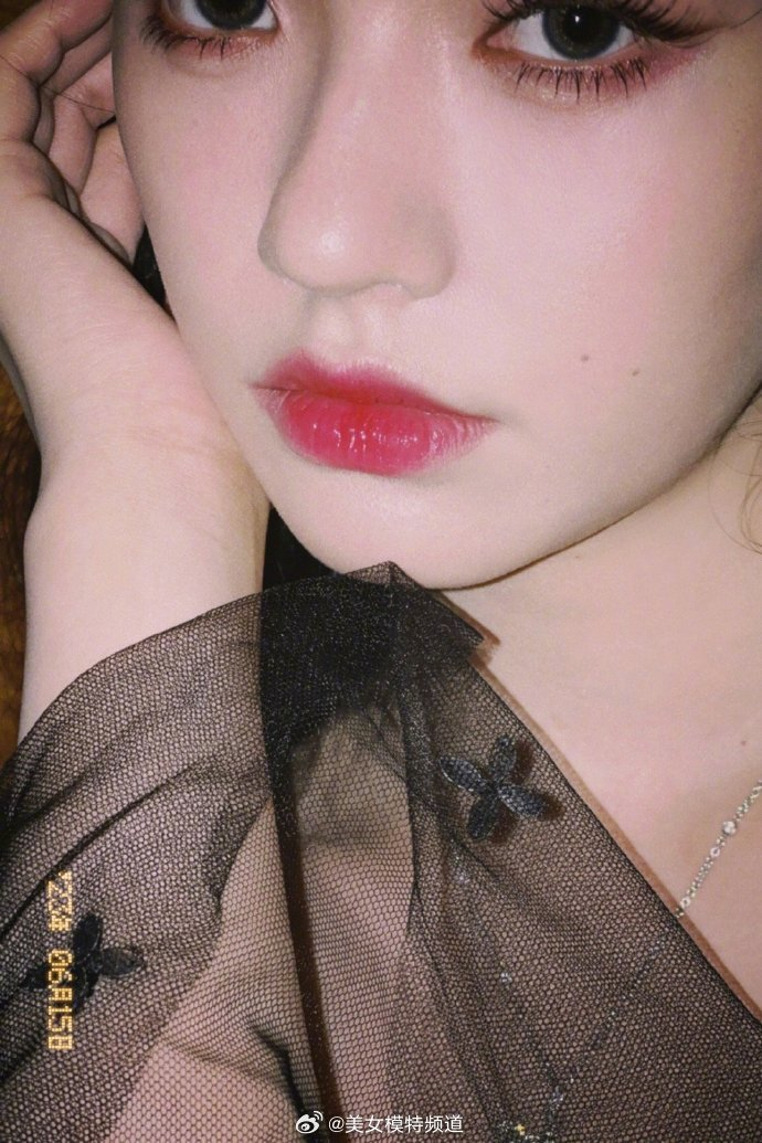 林允复古黑纱大片双眸动人眼神冷峻清冷氛围感十足