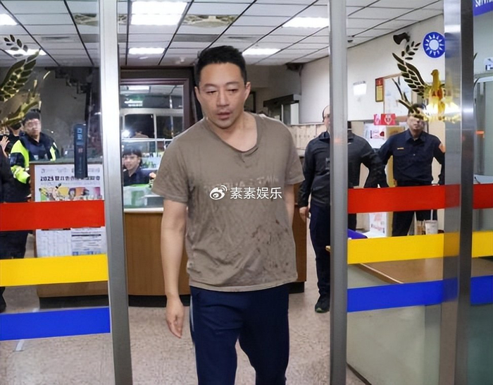 汪小菲冲进警局报警:我实名举报徐熙媛长期滥用药物|汪小菲|徐熙媛