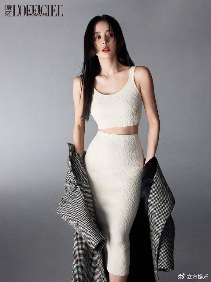 古力娜扎公主切黑发造型十分干练,身材也十分火辣