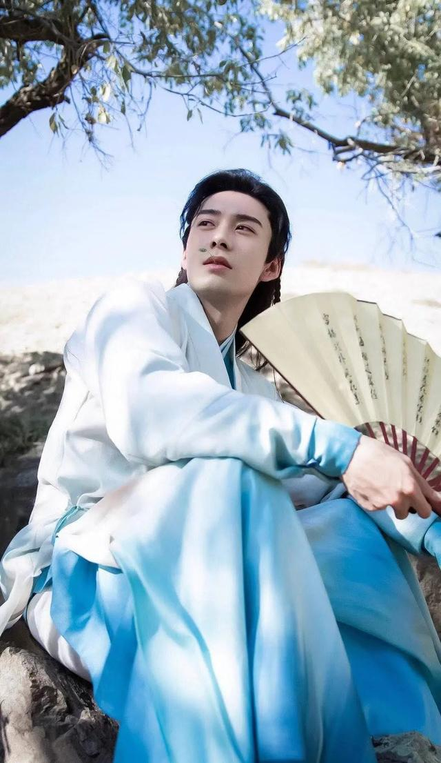 60位惊艳了时光的古装男神,谁是你的白月光?|古装扮相|聂远|胡歌|经典|张智霖_新浪新闻