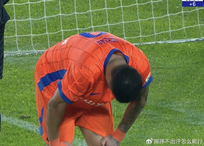 克雷桑点射泰山2-2！外援中后卫现形：失误致丢球，6.1分全队垫底