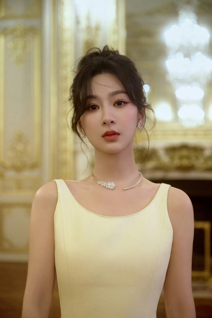 杨紫温柔淑女风造型宛如公主 眼神灵动元气满满|杨紫|眼神|造型_新浪