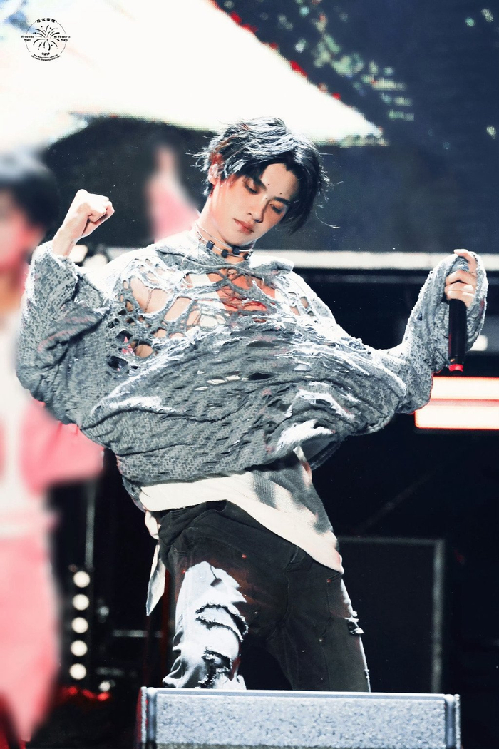 黄明昊 仿生人妆容,钓系小野猫舞台太撩啦__财经头条