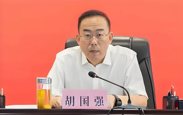 拉新疆厅官下马的举报人被控"敲诈勒索":曾谢绝300万元现金(图1)