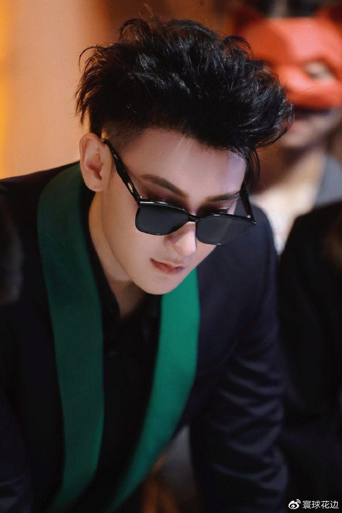 魅力翻倍!网议8位希望「眼镜永久焊在脸上」的男神