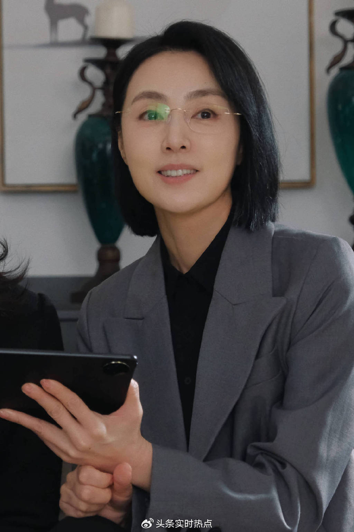 演员姜宏波连续两部作品收官,展现实力演员角色塑造多样性|在暴雪时分