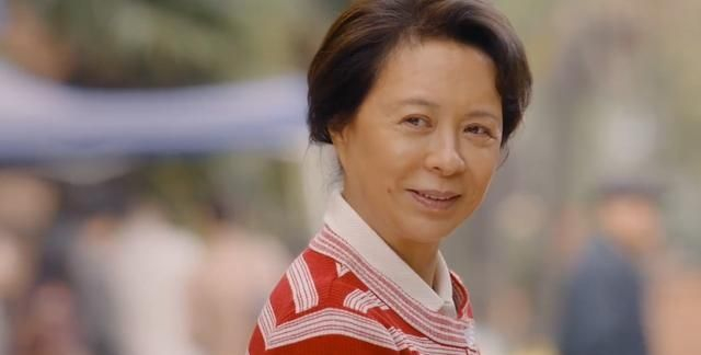 《你好李焕英》破51亿祝贺海报,厂长和主任坐镇,大搞特稿!|你好,李焕英|杜源|票房|排球赛|影片_新浪娱乐_新浪新闻