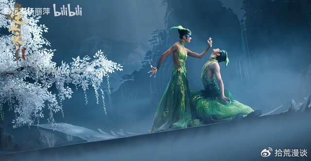 为跟杨丽萍学孔雀舞,帅哥把自己肚脐眼染成绿色,却意外爆火|雀之恋|杨