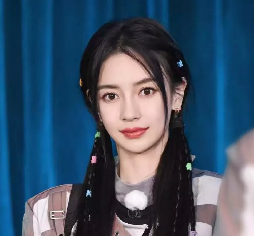 angelababy旧照曝光!网友热议:黄晓明知情吗?