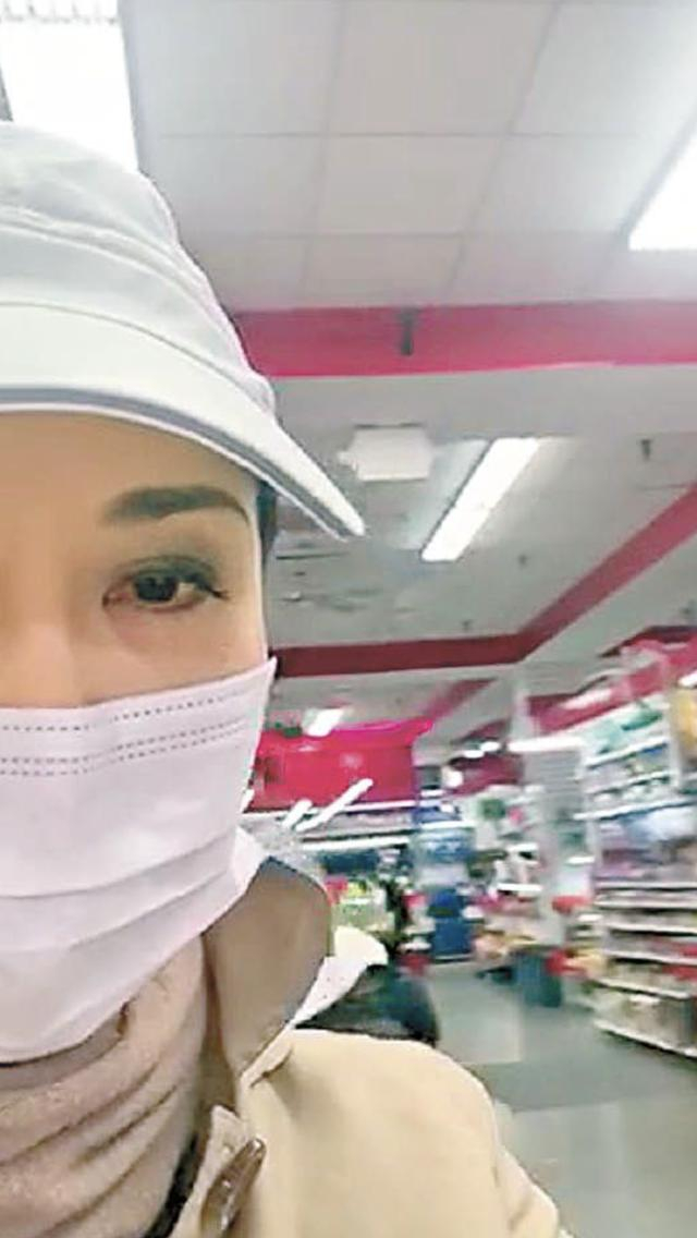 叶玉卿20岁女儿胡芷欣见证弟弟交女友晒姐弟合照，18岁弟弟像父亲