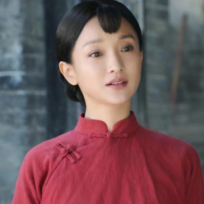 陈凯歌:周迅再高十厘米 世界都是她的 周迅成名也很早,演艺之路顺畅