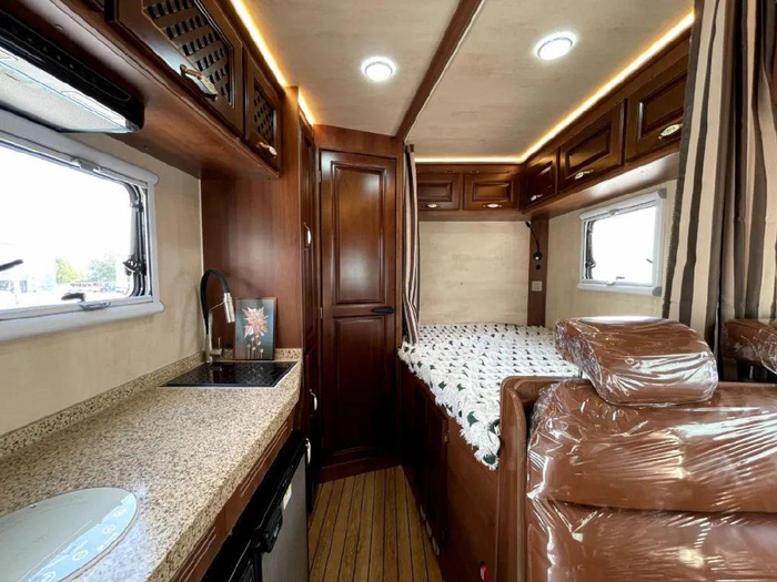 途佳星途系列房车65t依维柯底盘l型卡座布局典雅新中式内饰