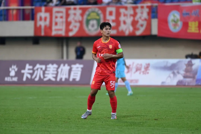 向余望:19岁当队长 是对重庆足球的担当|足球|重庆|中乙_新浪新闻