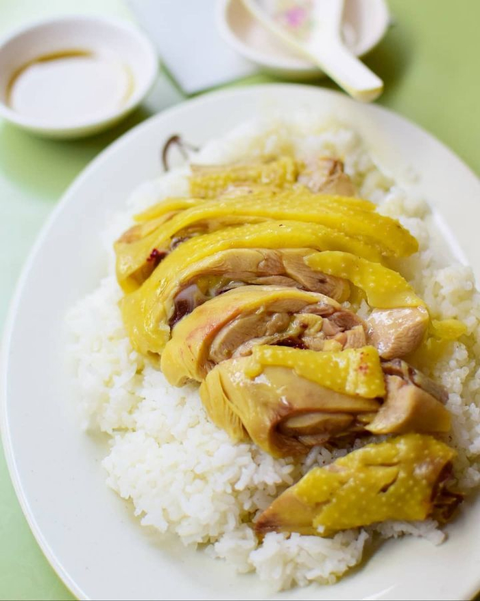 这家茶餐厅的招牌菜:盐焗鸡饭 店名:津津茶餐廳