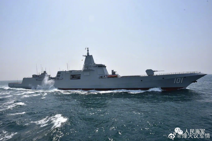 人民海军：101“南昌舰”海上接收补给