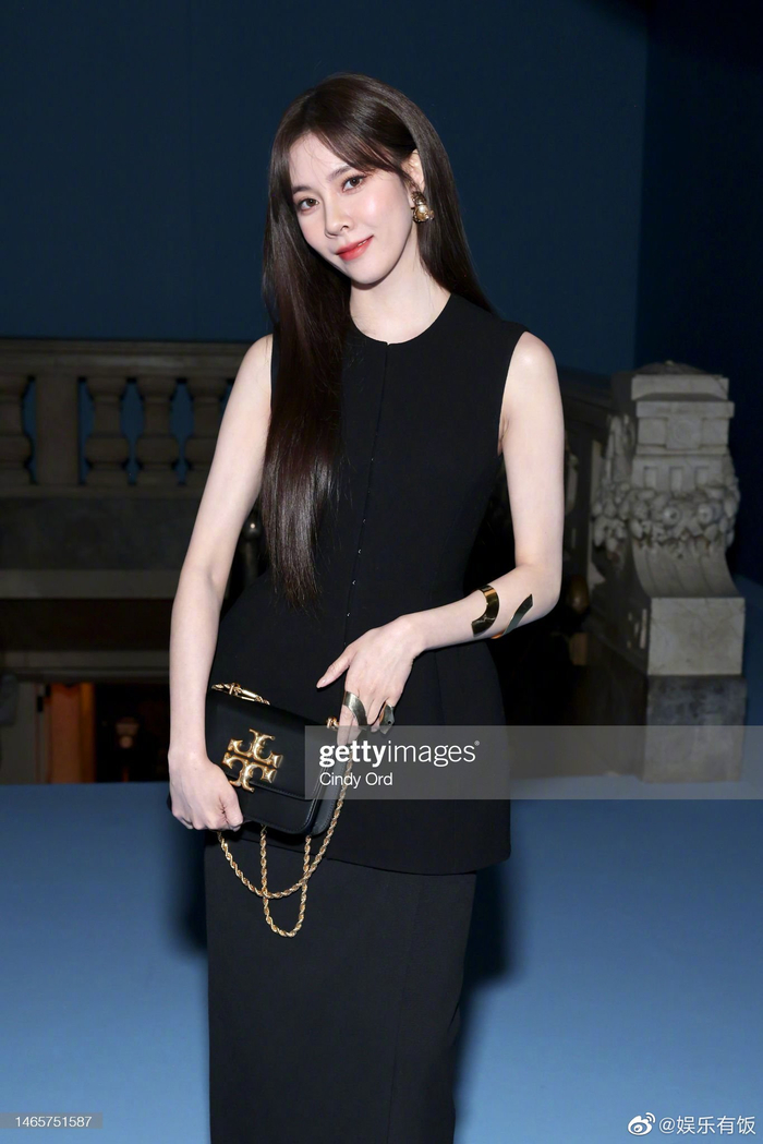 一起来看cccecilia宋妍霏这组外网生图状态真不错