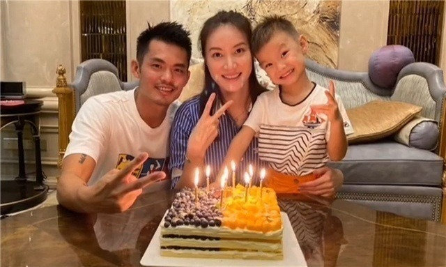 林丹太幸福!谢杏芳春节期间晒动态,终于明白她为何没有离婚了|娱乐负面|羽毛球|依赖感|镜像|退役_新浪体育_新浪新闻