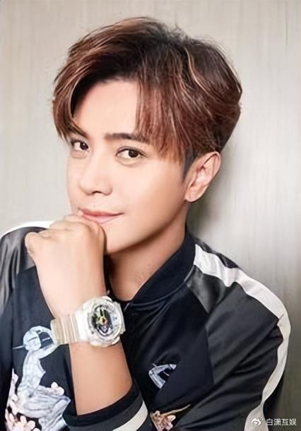 蝴蝶姐姐官宣怀孕,罗志祥脸部"馒化"认不出,该慌的不止是他!