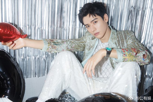 看完龚俊父母拍的照片才知道他爆红至今不无道理