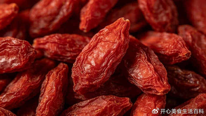 常吃枸杞的别乱买了!这5种全是科技狠活,商家自己都不吃|发霉|熏制|手感|硫磺|染色_新浪新闻