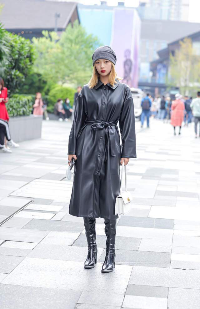 不得不说大衣叠加穿搭保暖又洋气杭州街拍达人都在这么穿