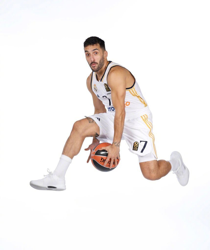 今年欧洲篮球联赛媒体日球员定妆照……__财经头条