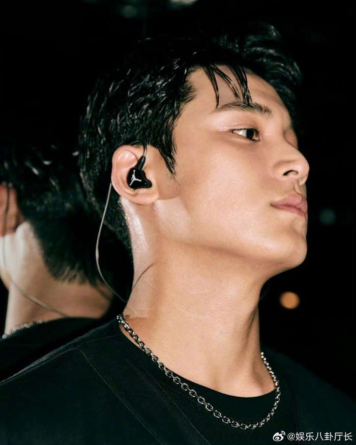 seventeen 金珉奎ins更新照片4张,这也太帅了吧