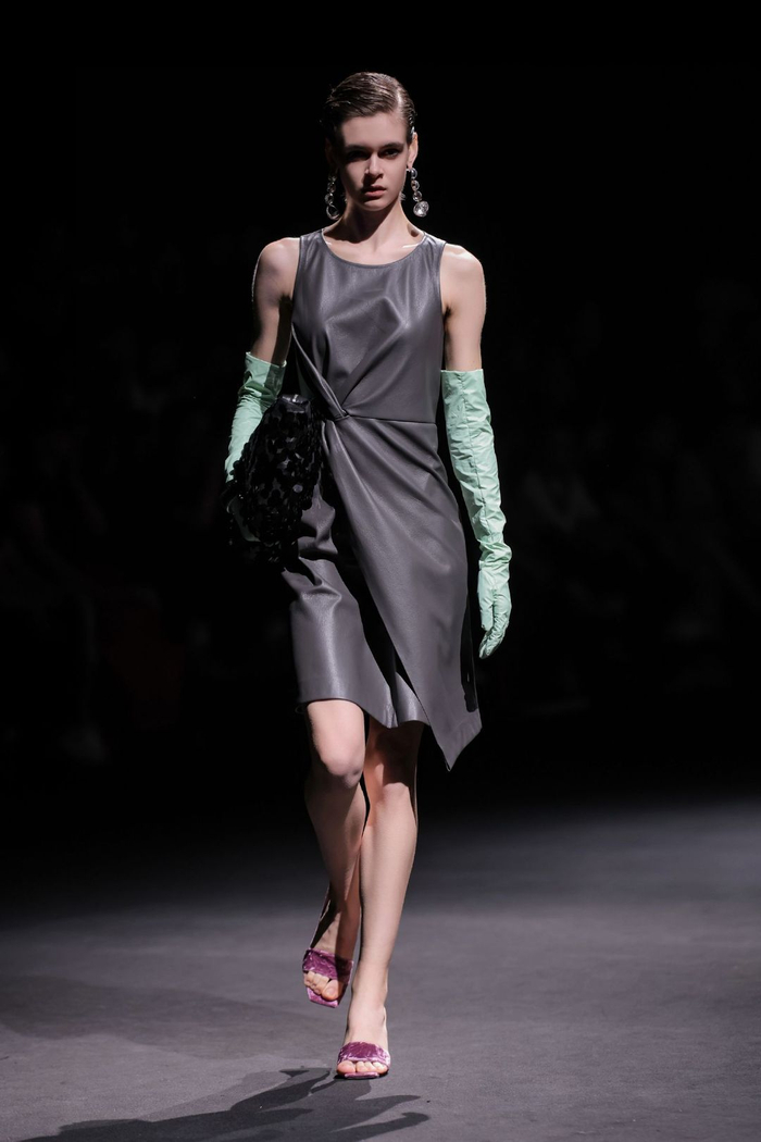 artgift任敏 | 真丝&皮革动静交替,亮相中国国际时装|任敏_新浪新闻