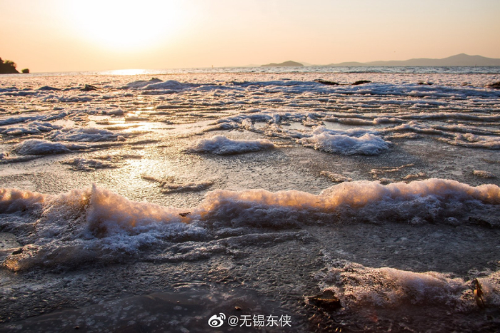 浪奔浪流 万里涛涛江水永不休,淘尽了世间事 混作滔滔一片潮流……