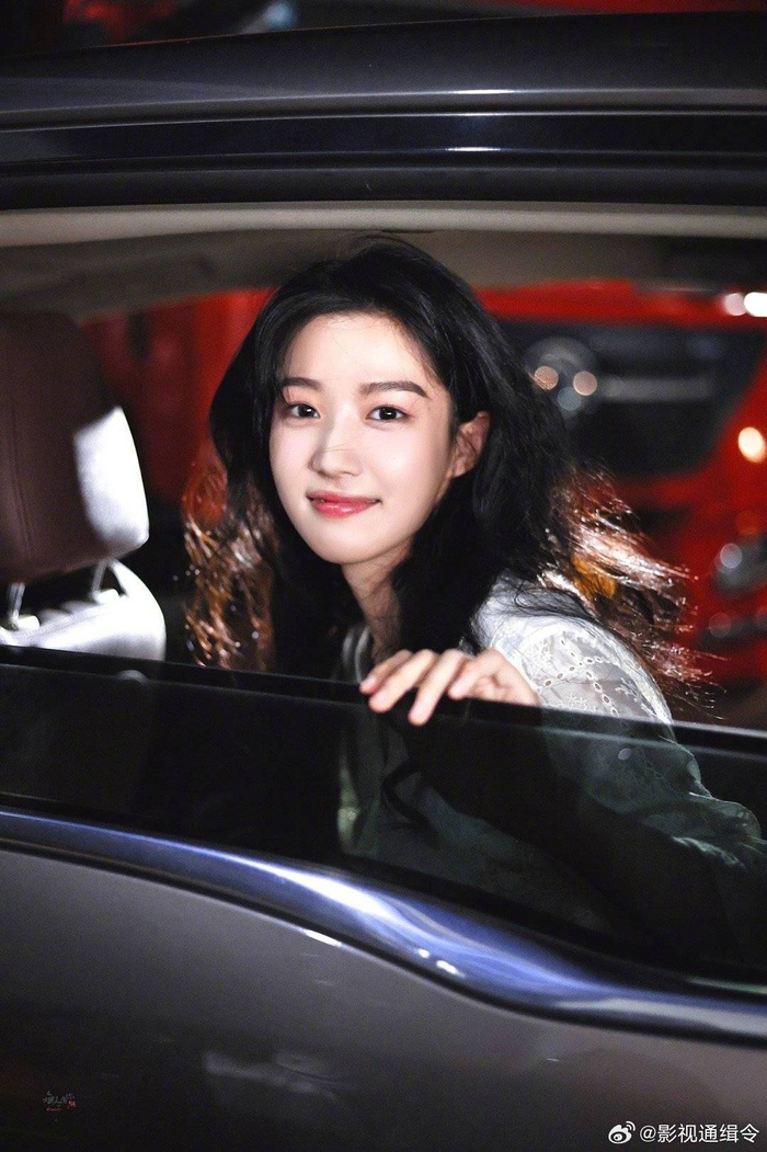 卢昱晓真的很宝藏小卢真的太美啦很有韩系的感觉