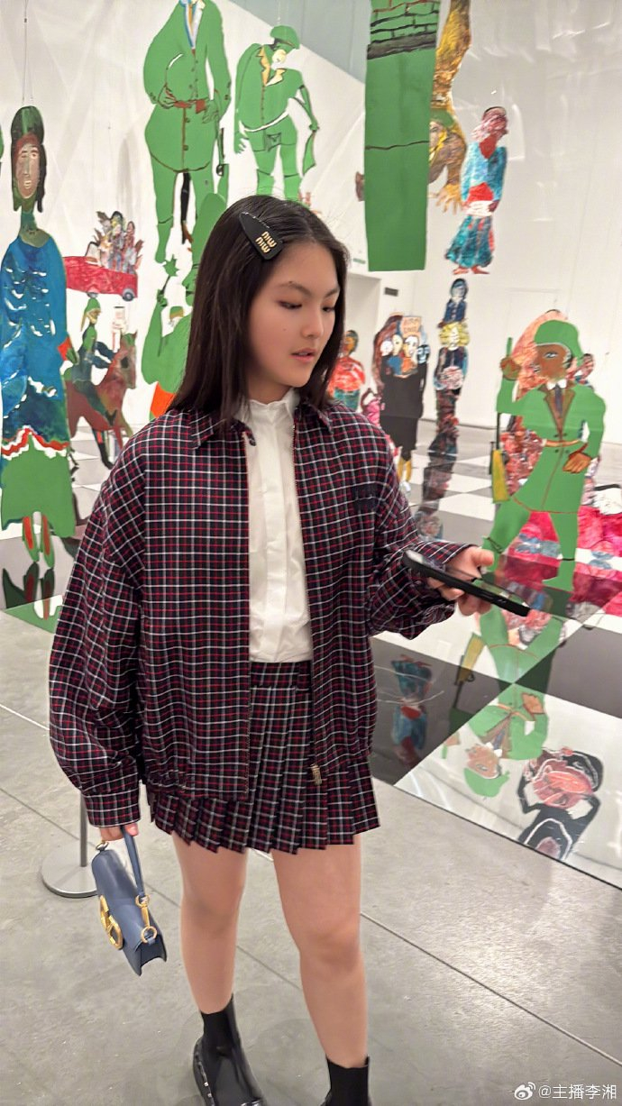 李湘晒王诗龄生活照妈妈镜头下的angela好美好有气质