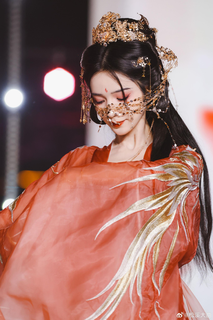 国风大典上当代斯的头饰变成了流苏面帘摄影松溪大曲