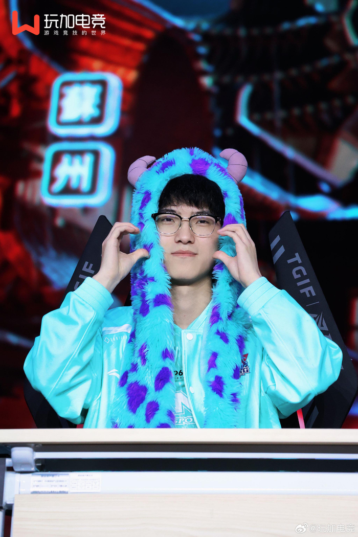 返图 完蛋 被比心包围了