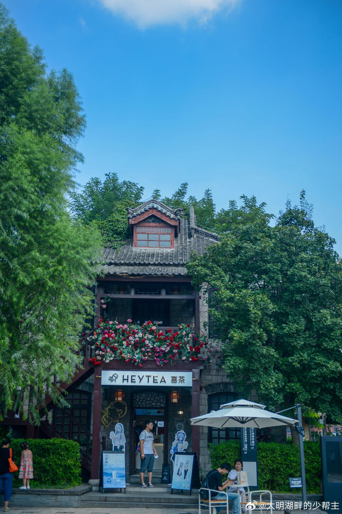在济南约会必去的地方,一定有和TA去浪漫的经三路漫步……