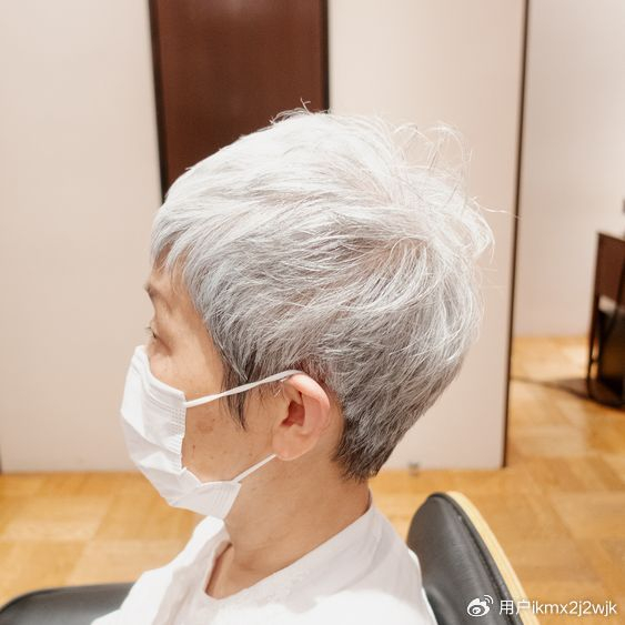 59到89岁的姐姐们,发型可以考虑这三种,就算满头花白头发也很美|发型