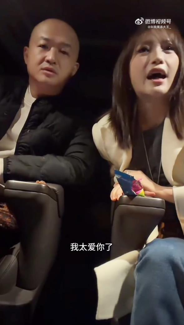 包贝尔自曝父母离异后改姓,澄清妻子包文婧并非″为爱改姓″|包可艾|家庭|姓氏|结婚|女儿_新浪娱乐_新浪新闻