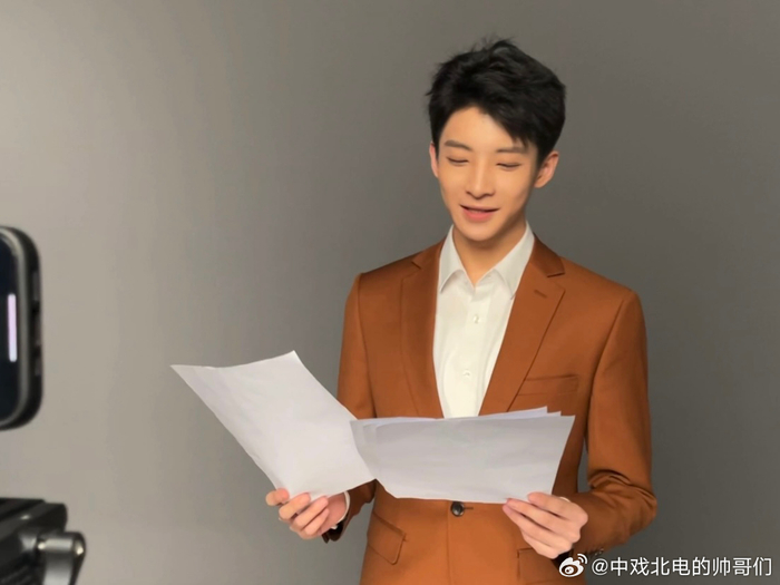 赵帅帅2024年播音与主持艺术专业艺考生人生的路靠自己一步步走去