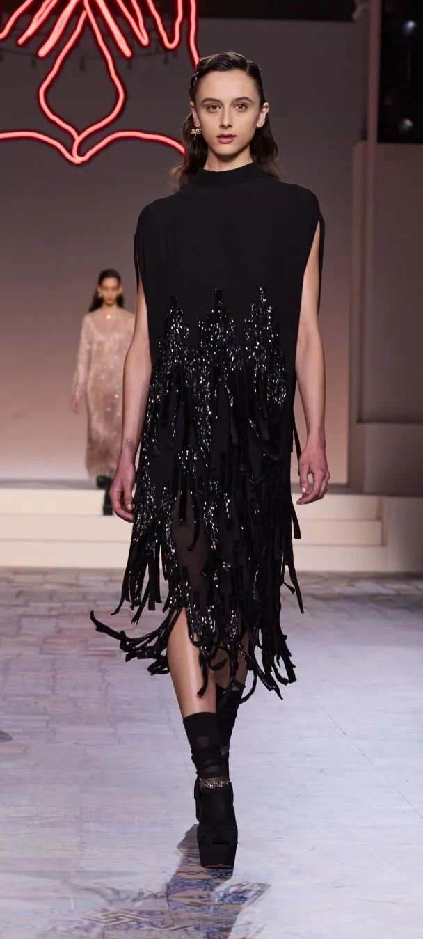 dior秋季女装时装秀,讲述独特故事